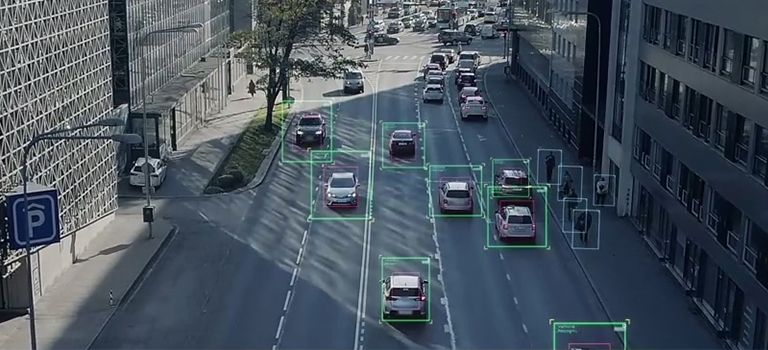 Vialidades y carreteras con infraestructura de monitoreo y control